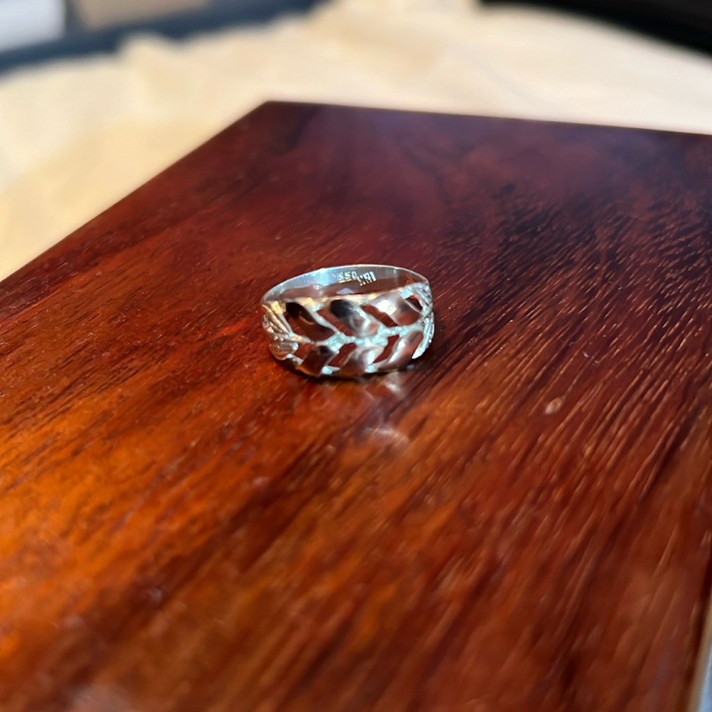 Gorgeous 18k And Sterling Silver Ring 150$
